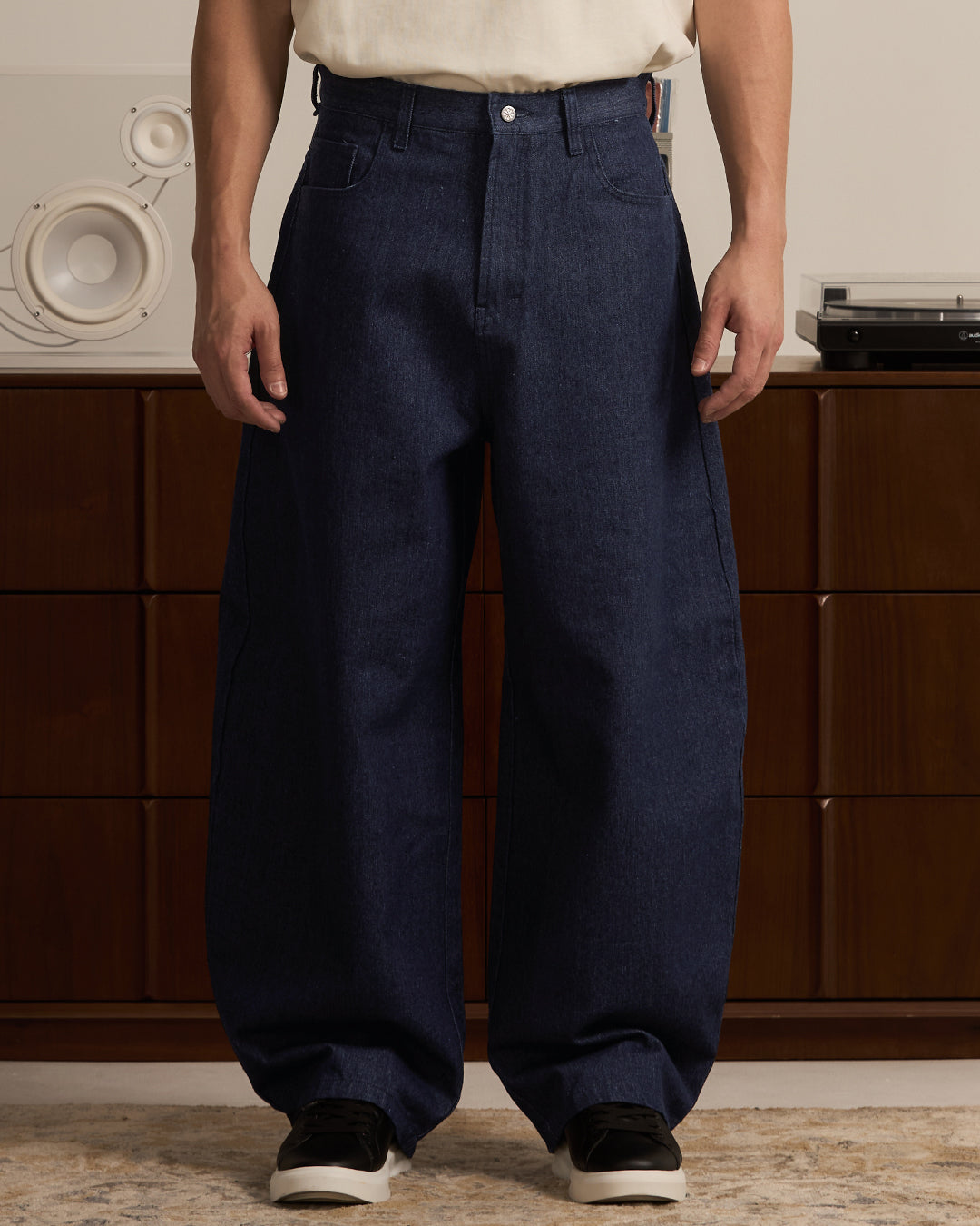 HB.OG.BARRELS.JEANS
